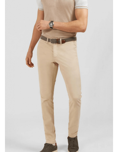 Pantalon chino Eden Park beige s'inspire de l'anatomie humaine